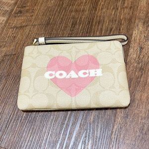 NWT COACH Corner Zip Wristlet Signature Canvas With Heart Print CP436